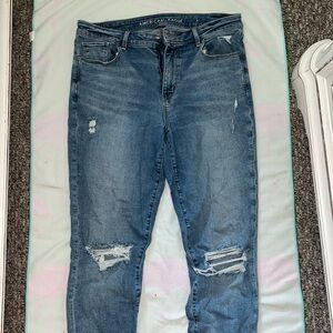 Women’s stretchy size 14 jeans. American Eagle. High Waisted. Great condition.